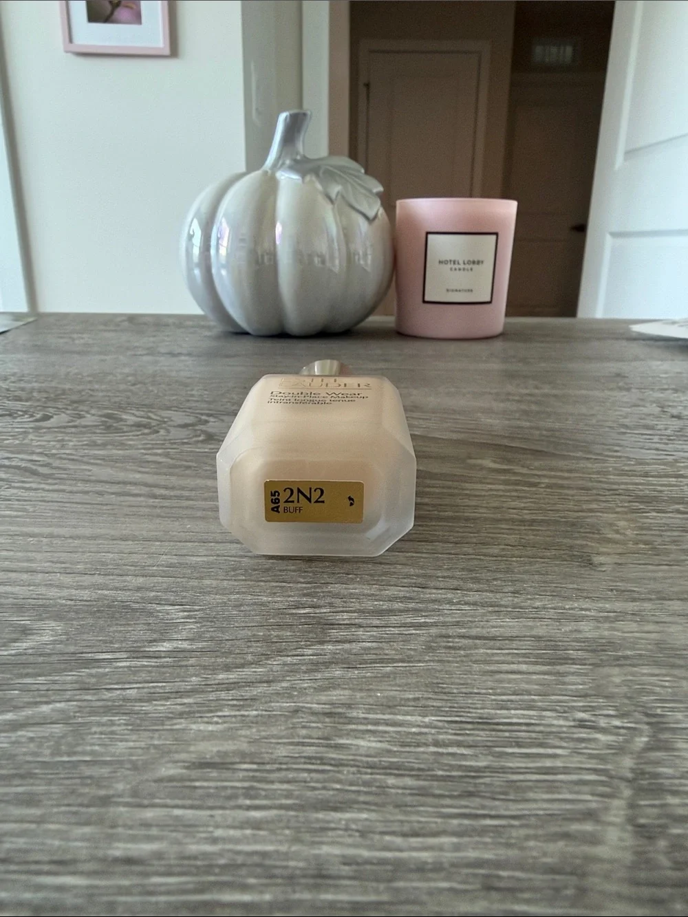 Estee Lauder Double Wear Foundation - 2N2 Desert Beige